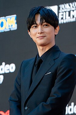 吉沢亮のサムネイル